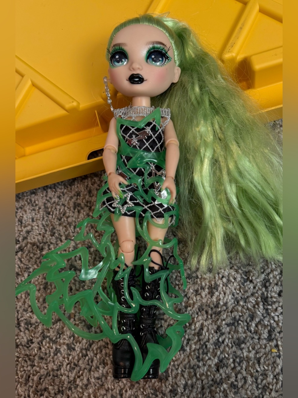 Rainbow High Fantastic Fashion Jade Hunter Fashion Doll Green Toys Dress